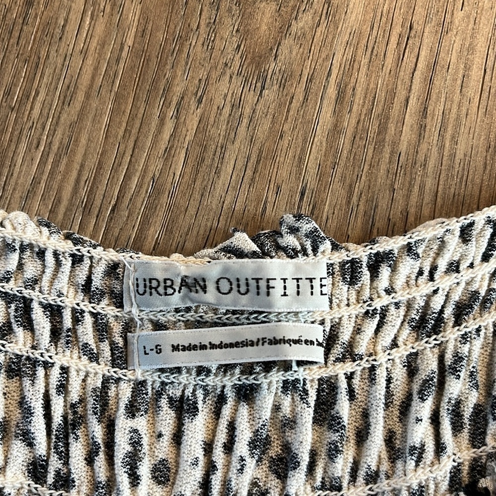 URBAN OUTFITTERS | Shaina Leopard Print Ruched Long Sleeve Crop Top, size large - Picture 5 of 7